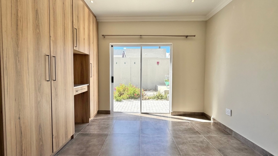 2 Bedroom Property for Sale in Somerset Lakes Western Cape